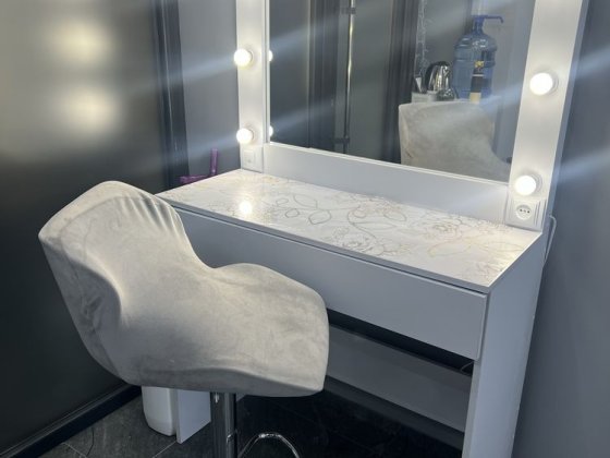 Кабінет оренда кушетки/візажного столу завжди є світло! Центр міста Самар