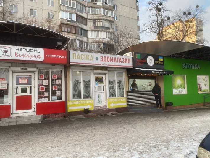 Оренда торгового приміщення 27 м.кв. м. Обухів, фасад, зупинка Школа - фото 1