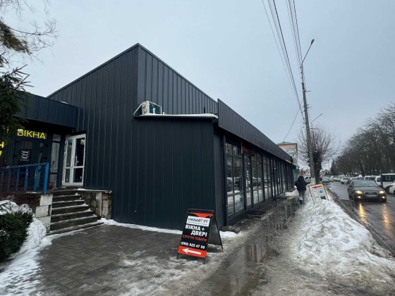 Здається в оренду комерційне приміщення в самісінькому центрі міста. Сарни