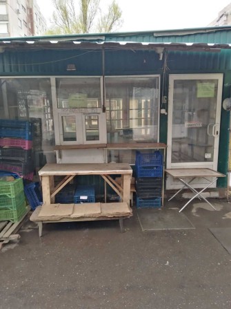 Сдам продам торговое помещение 36кв.м на рынке "Лесной" (г. Славянск) - фото 1