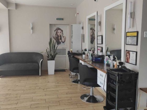 Робоче місце майстра манікюру в центрі міста Хмільник