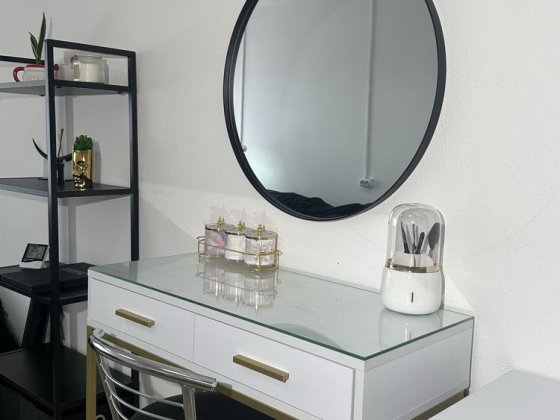 Здам столик для візажиста/бровиста Умань