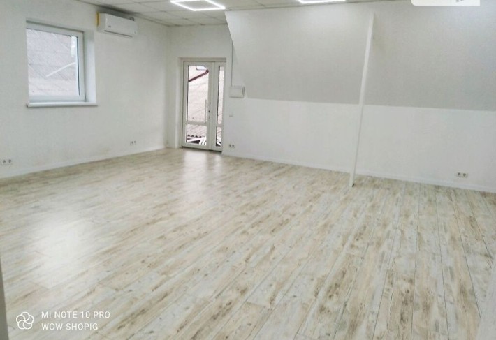 Комерційне приміщення в центрі Хотина, 46 м² + можливість розширення - фото 1