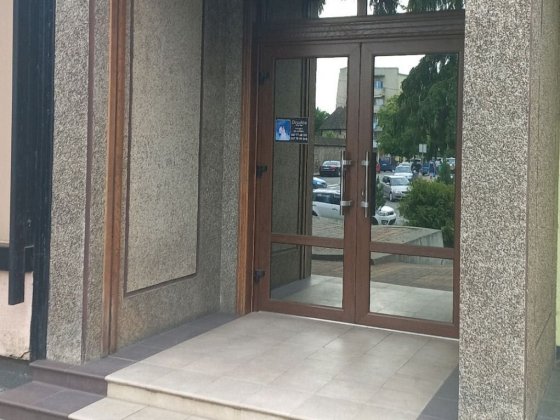 Здається в Оренду площа до 90 м.кв, на 1 поверсі