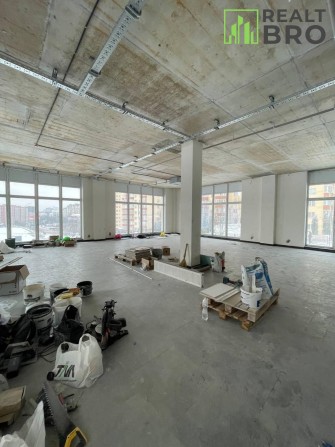 Оренда приміщення з панорамними вікнами на Озерній - фото 1