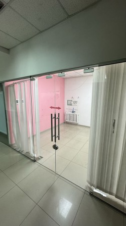 Здається в оренду приміщення в центрі м.Хуст 14.90 кв.м. - фото 1