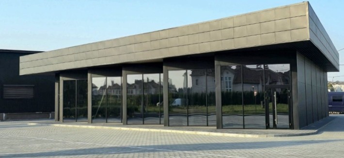 Окремостояче приміщення 323 м2 з великим паркінгом - фото 1