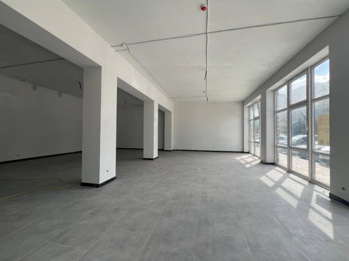 Фасадне приміщення, панорамні вікна, центр міста - фото 1