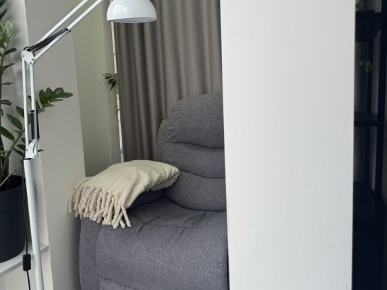 Оренда робочого місця для майста манікюра та бровиста Хмельницький