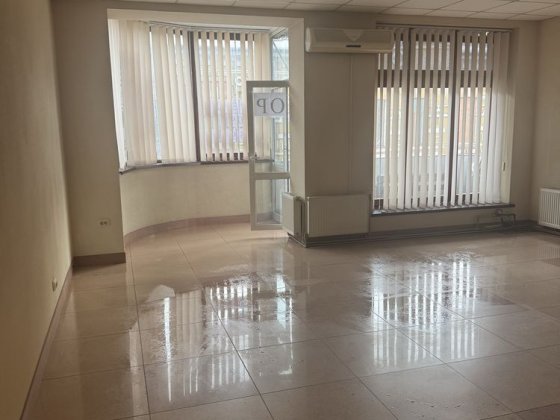 Оренда комерц. прим., 2 пов. ЦЕНТР, н/б., кондиціонер, заведена вода. Хмельницький