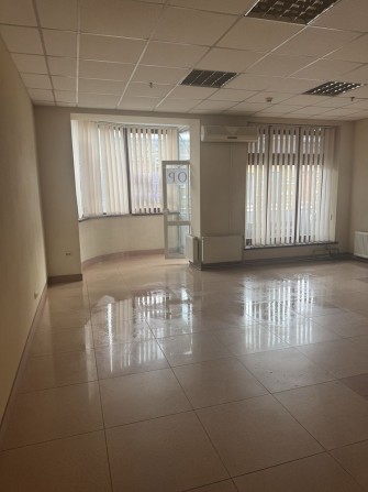 Оренда комерц. прим., 2 пов. ЦЕНТР, н/б., кондиціонер, заведена вода. - фото 1