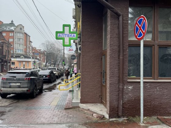 Оренда приміщення, ЦЕНТР, фасад з двору, 60%ремонту зроблено.