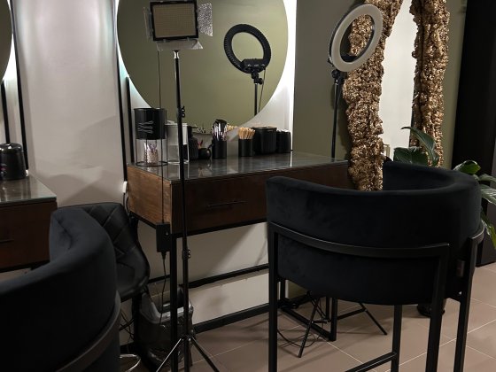 Оренда робочого місця столика та кушетки Хмельницький