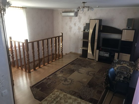 Здається 2х поверховий будинок у центрі Миргорода