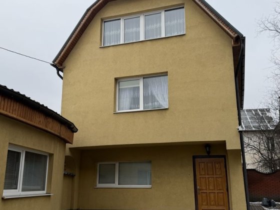 Здається будинок