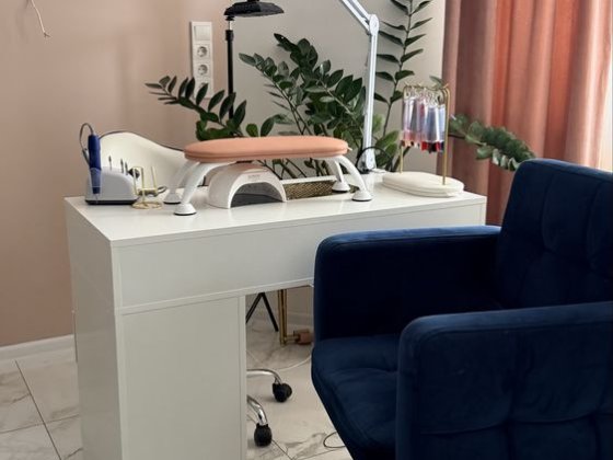 Оренда сучасного робочиго місця для майстра манікюру (педикюру)