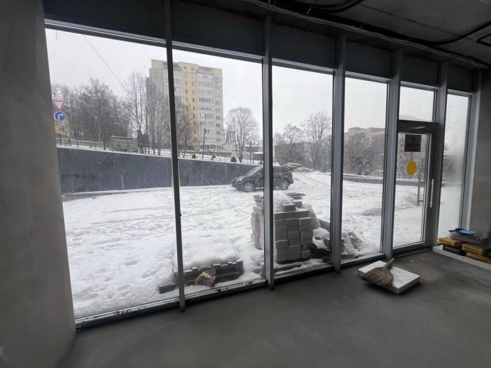 Фасадне приміщення. Перша здача. - фото 1