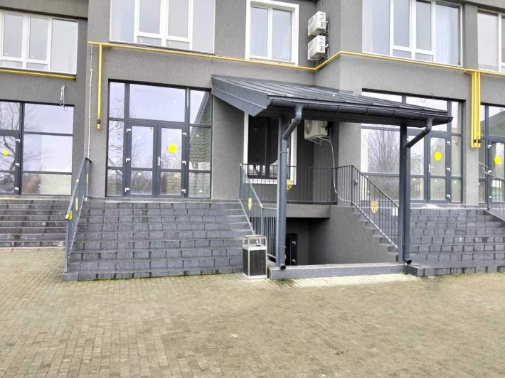 Здам фасадне приміщення 154м 46клвт три входи! СВІТЛО + - фото 1