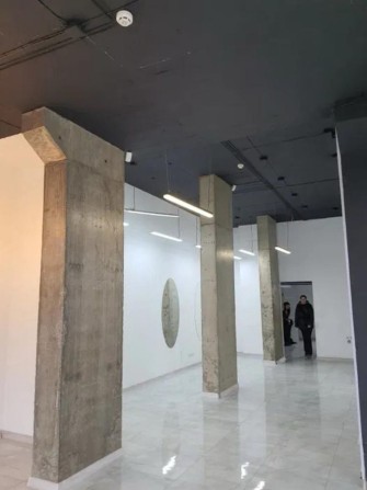 Чудове фасадне приміщення під торгівлю або офіс в ОРЕНДУ - фото 1