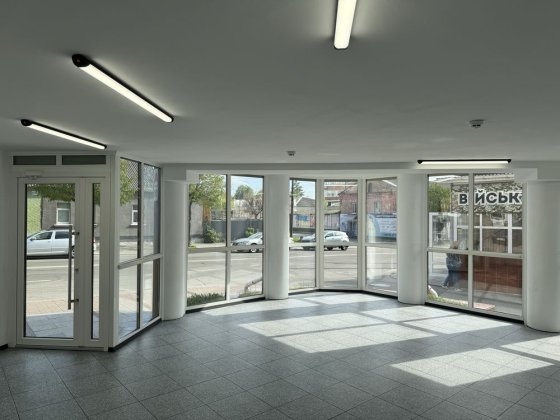 Фасад окремий вхід центр міста по вул.Героїв Небесної сотні 24 Біла Церква