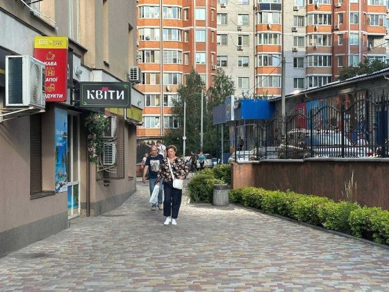 Оренда під магазин поряд з АТБ, вишневе, прохідне місце Вишневое