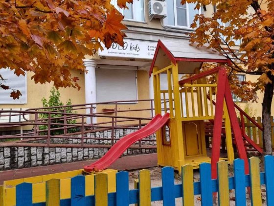 Комерційне приміщення в сучасному багатоповерховому будинку Вишневе