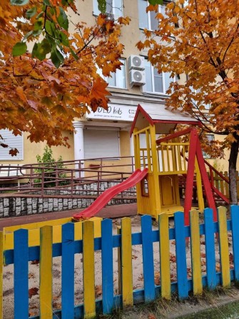 Комерційне приміщення в сучасному багатоповерховому будинку - фото 1