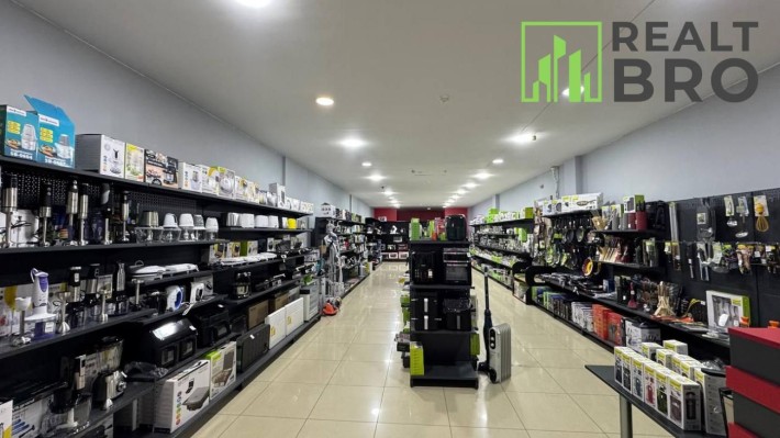 Приміщення в центрі міста в оренду, 150 м2, скляний фасад - фото 1