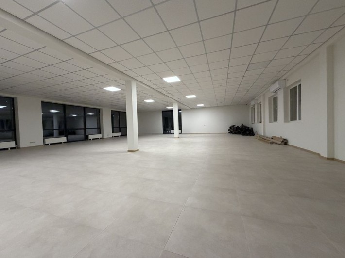 Оренда! Комерційне фасадне приміщення 200 кв.м. Вул. Київська 1/5 - фото 1