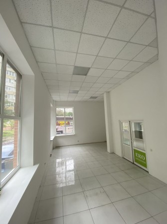 Нове приміщення,прохідне місце біля SINSAY ,високі стелі,своє опалення - фото 1