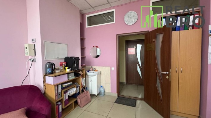 Офіс в центрі міста з панорамним балконом - фото 1