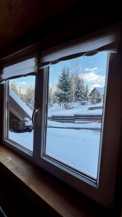 Відпочинок у мальвничих горах, біля лісу , з красивим краєвидом - фото 1