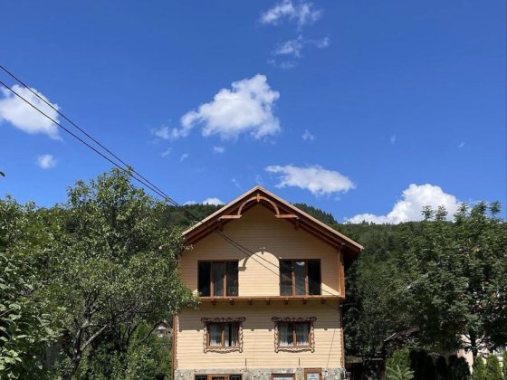 Відпочинок в Карпатах садиба ,,Адеміяʼʼ