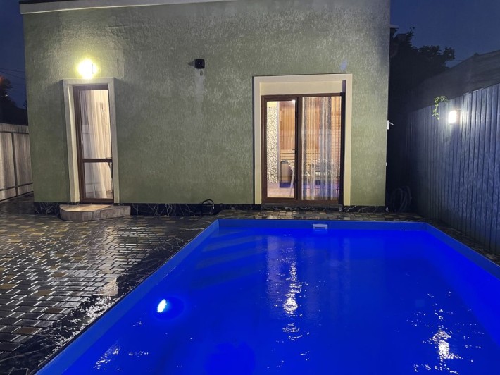 Сдам дом посуточно с сауной и басейном - фото 1