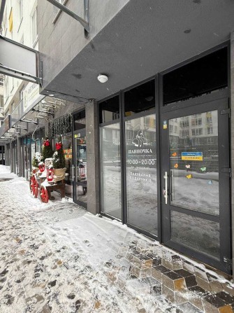 Фасадна оренда 27,9 м² у ЖК Green Side | біля входу в під’їзд - фото 1