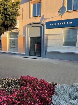 Оренда фасадної комерції в центрі міста - фото 1