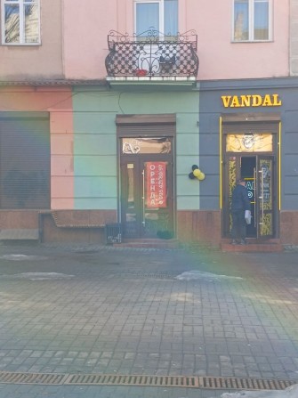 Здам в довгострокову оренду комерційне приміщення по вул. Л.Українки. - фото 1