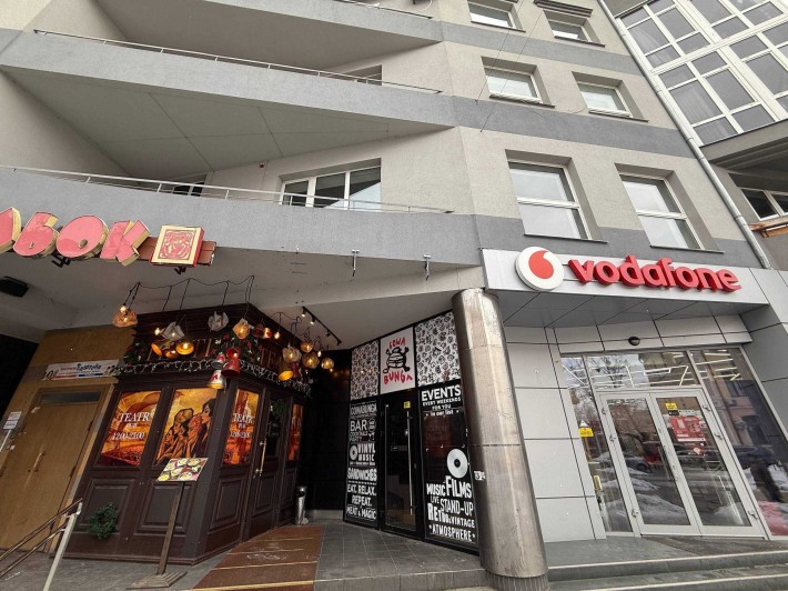 Стометрівка! Фасадне приміщення в центрі - фото 1