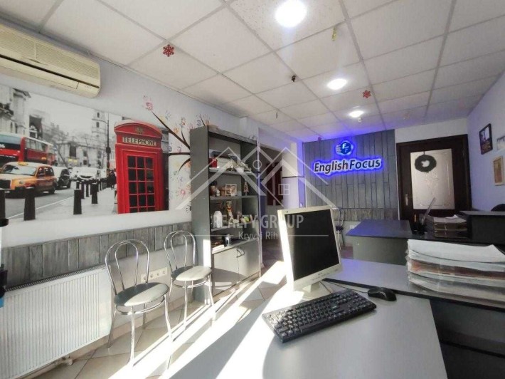 Оренда комерційного приміщення на пл.Визволення. - фото 1