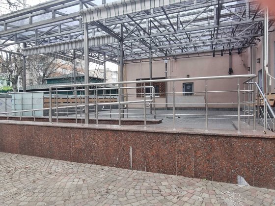 Здається майданчик під кафе/ресторанчик в ТРК "Європа". Світло  Є