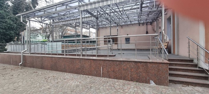 Здається майданчик під кафе/ресторанчик в ТРК "Європа". Світло  Є - фото 1