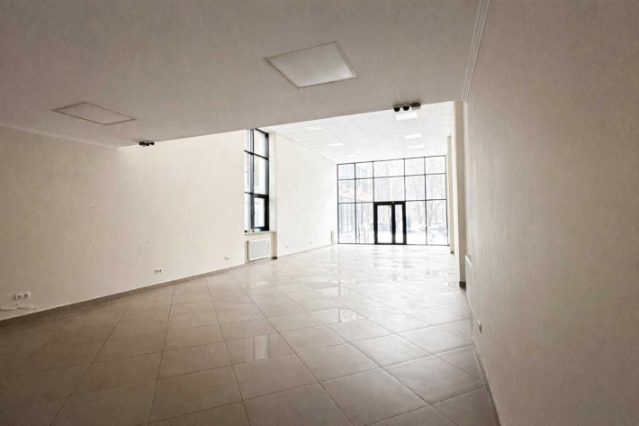 Оренда комерційного приміщення в центральній частині міста - фото 1