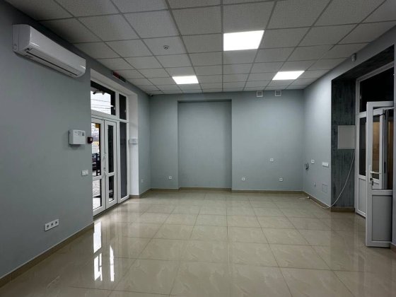 Оренда фасадного приміщення 59 м2 в м-рн Пасічна Івано-Франківськ