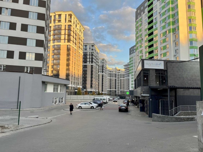 Оренда фасадного приміщення біля Центрального парку, без % - фото 1