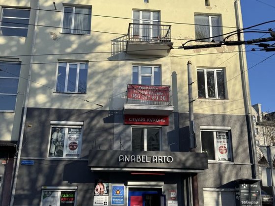 Фасадний магазин біля ЦУМу Луцьк