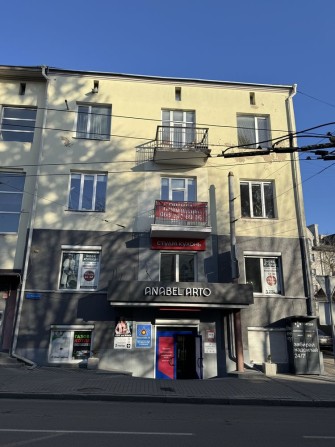 Фасадний магазин біля ЦУМу - фото 1