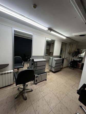 Оренда салону краси-перукарні в Луцьку/Повністю або по робочих місцях - фото 1