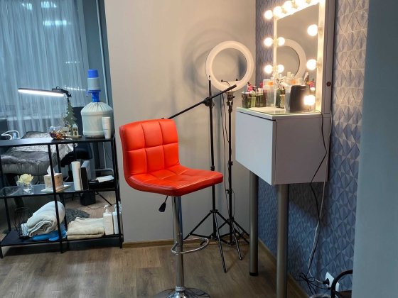 Суборенда робочого місця для бровіста, візажиста, стиліста із зачісок Луцьк