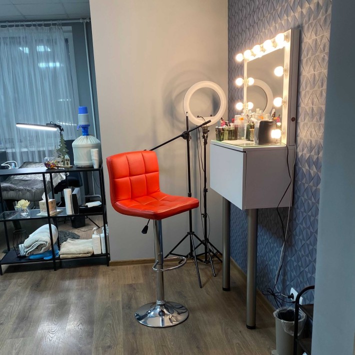 Суборенда робочого місця для бровіста, візажиста, стиліста із зачісок - фото 1