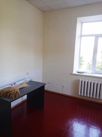 Здам в оренду офісне приміщення поруч з замком Любарта. - фото 1